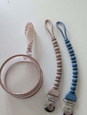 Itzy Ritzy Silicone Pacifier Clips & Holder